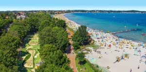 Strand von Eckernförde - mit "Ostseegolf" Strand von Eckernförde - mit "Ostseegolf"